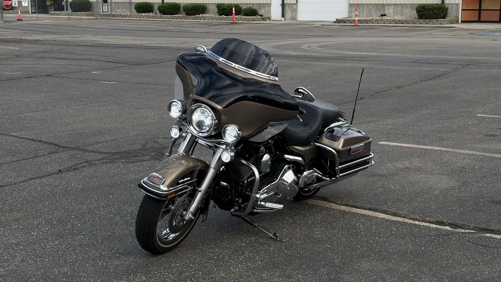 2005 Harley-Davidson Electra Glide Ultra Classic FLHTCU with 28,500 miles.