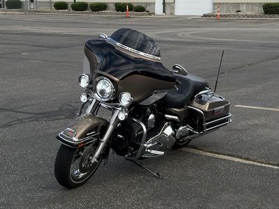 2005 Harley-Davidson Electra Glide Ultra Classic FLHTCU with 28,500 miles.