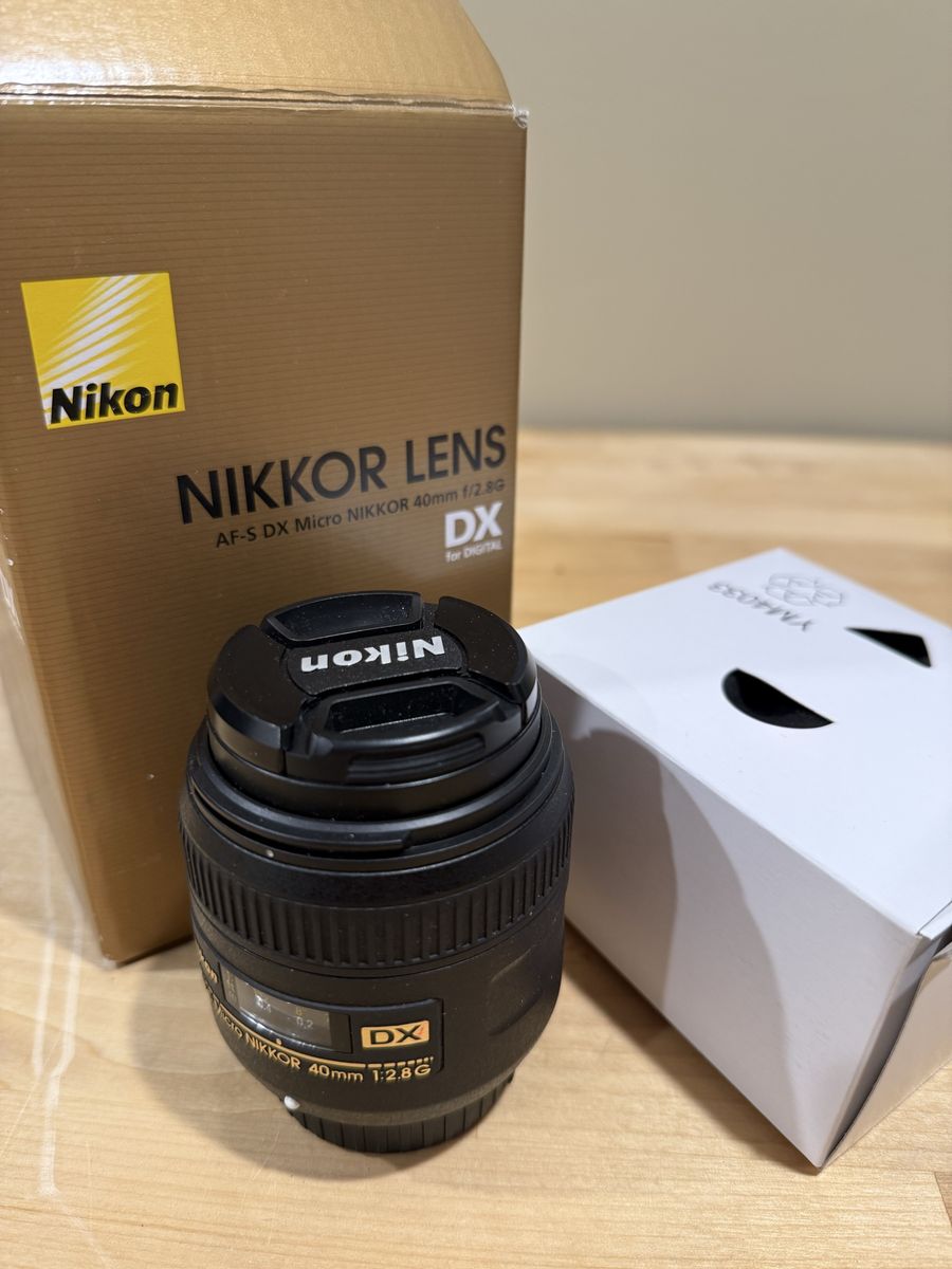 Nikon AF-S DX Micro NIKKOR 40mm f/2.8G Lens - DX Format, Macro Photography