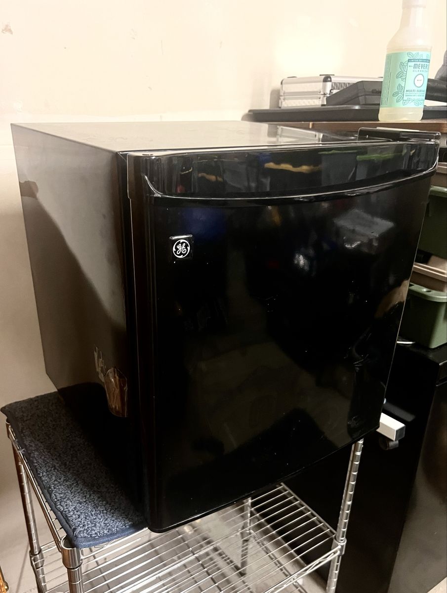 GE Appliances Black Single Door Mini Fridge w/ Heavy-Duty Stand