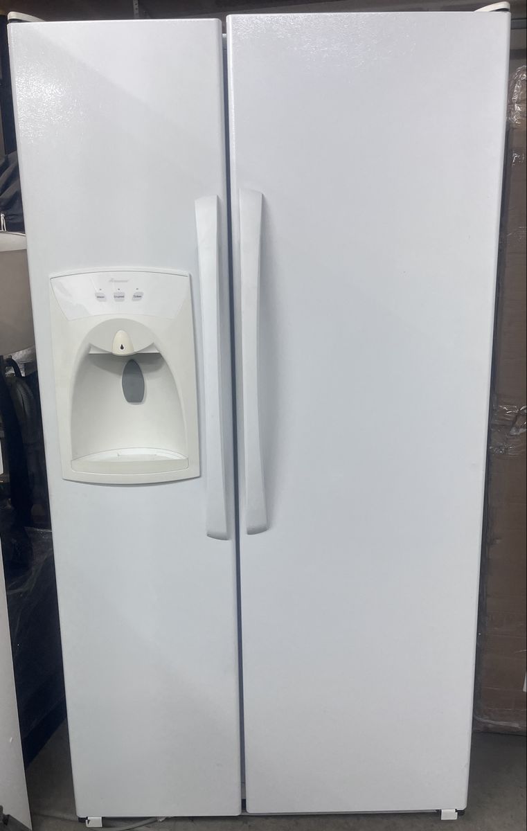 Amana White Side-by-Side Refrigerator with Ice/Water Dispenser - Excellent Condition