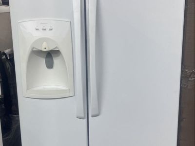 Amana White Side-by-Side Refrigerator with Ice/Water Dispenser - Excellent Condition