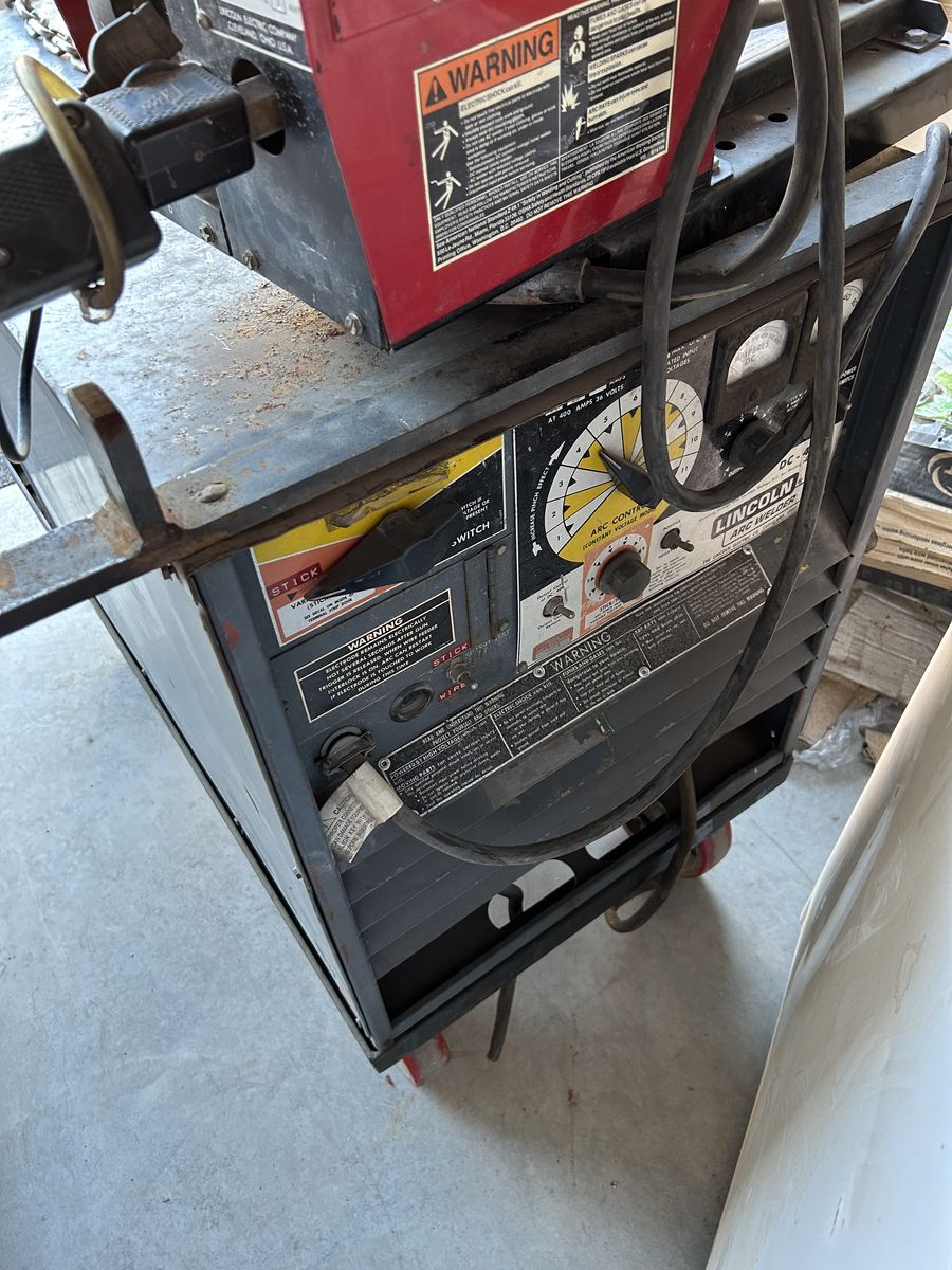 Lincoln Electric DC-400 Arc Welder - Industrial Stick/Wire Welding Machine with LN7 wire feeder