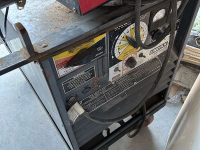 Lincoln Electric DC-400 Arc Welder - Industrial Stick/Wire Welding Machine with LN7 wire feeder