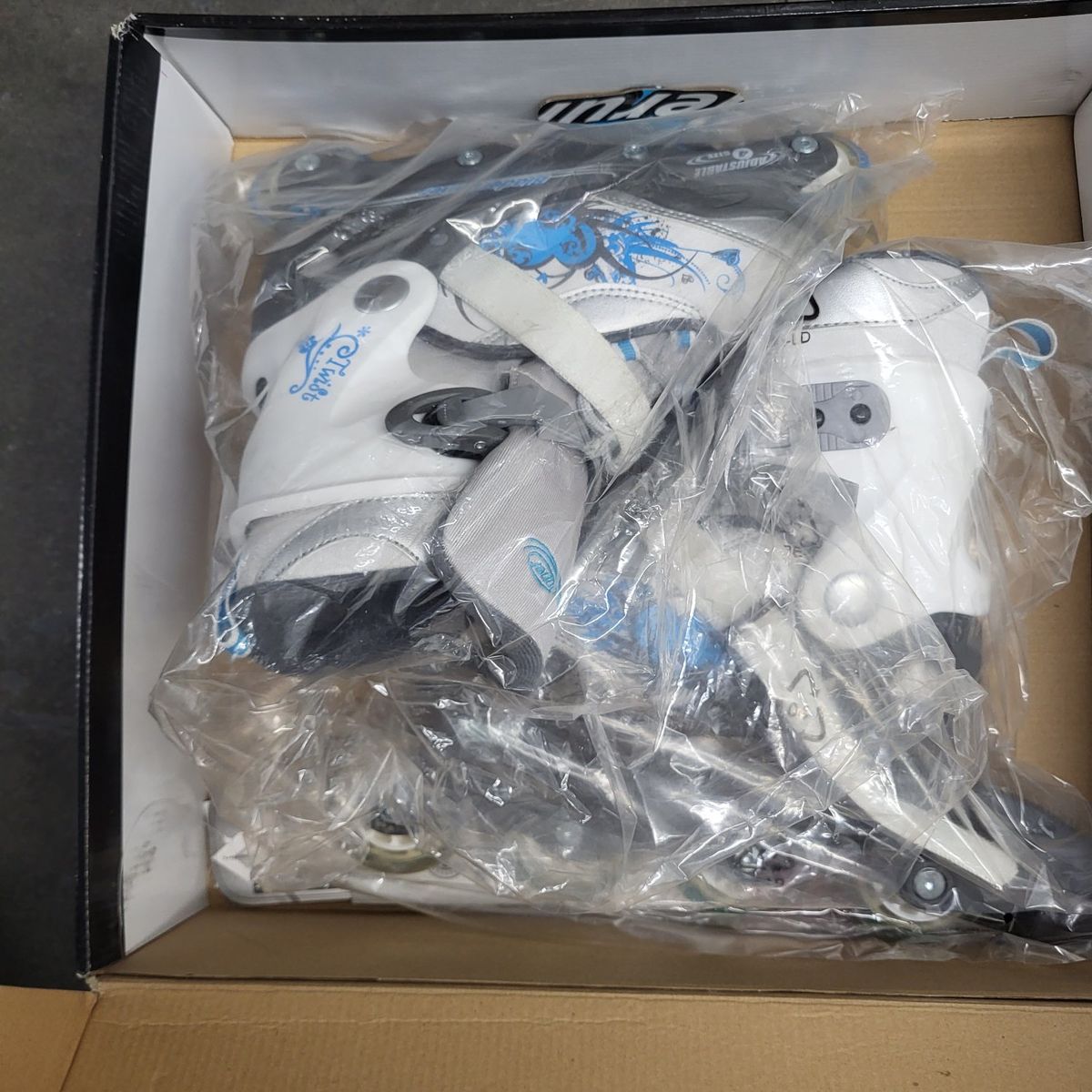 Tracer Twist Adjustable Inline Skates White/Blue Size US4-7