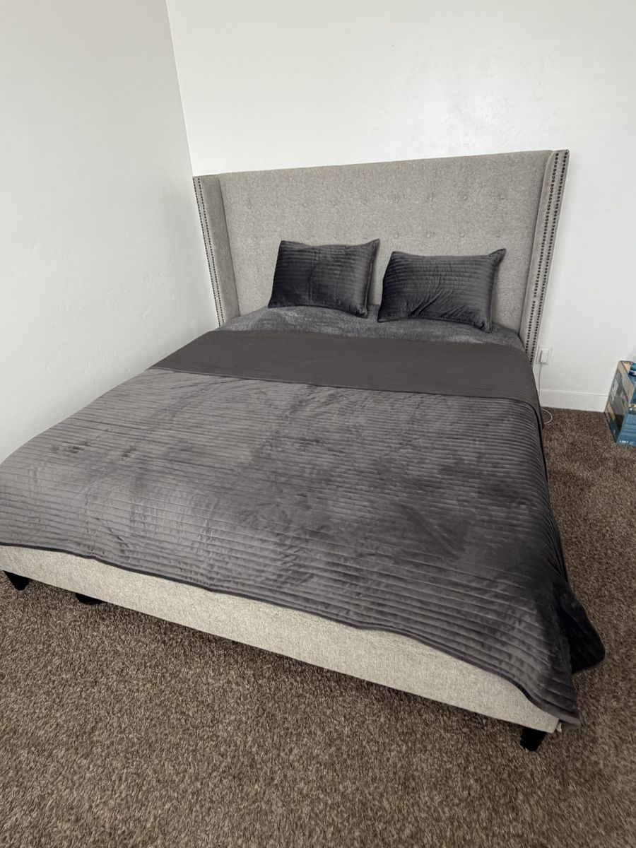 FOUR HANDS KING platform bed