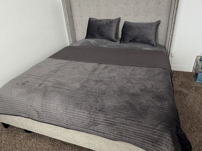 FOUR HANDS KING platform bed