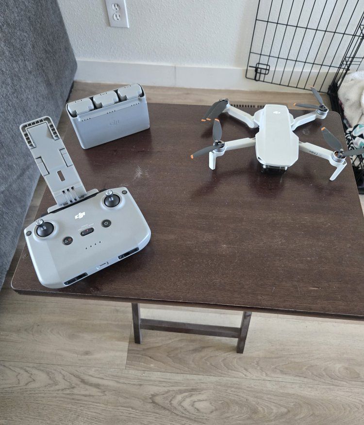 DJI Mini 2 SE Fly More Combo Drone with Controller & 3 Batteries - Excellent Condition