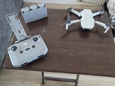 DJI Mini 2 SE Fly More Combo Drone with Controller & 3 Batteries - Excellent Condition