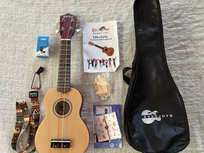 Everjoys Ukulele + Extras