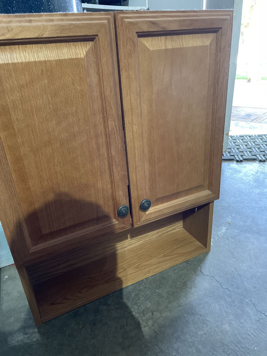 Bathroom wall cabinet