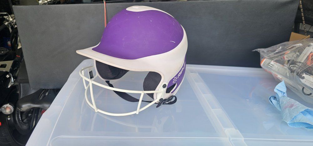 Nice Rip-it women's pitching batting helmet S/M