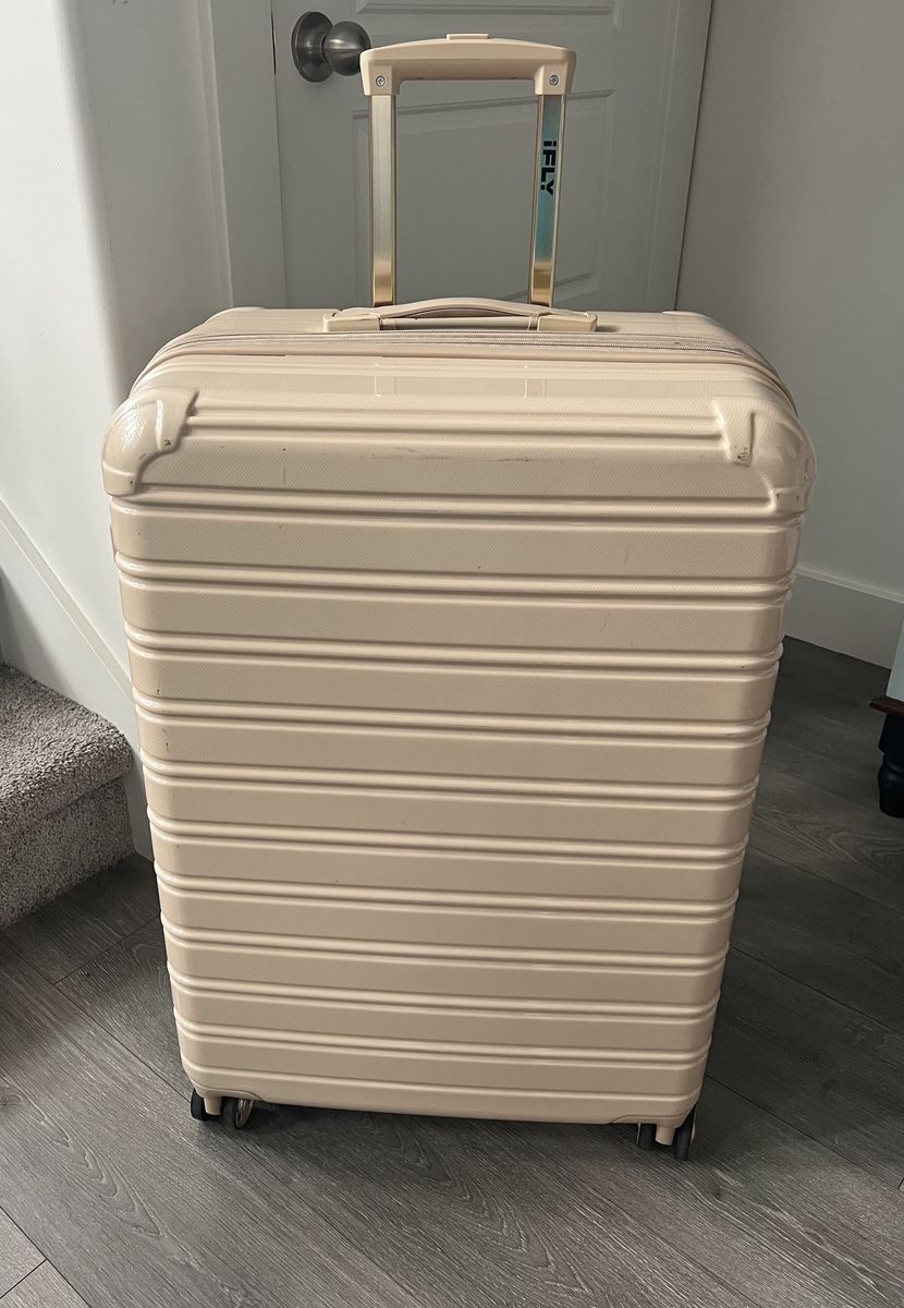 iFLY 30” Large Expandable Hardside Checked Suitcase – Spinner Luggage