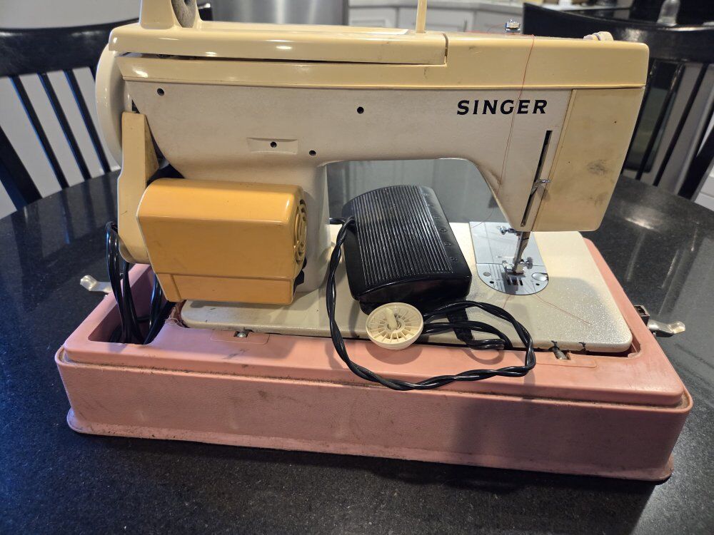 Singer Merritt 2404 Sewing Machine
