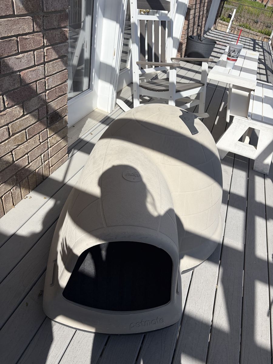 Extra large igloo dog house