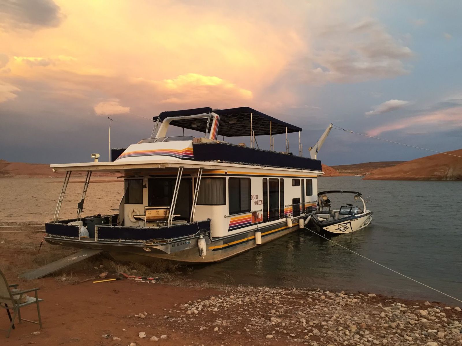 1998 Horizon Yachts 60’ x 16’ Houseboat – 1/5 Share