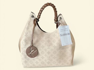 Louis Vuitton Mahina Purse E75007450