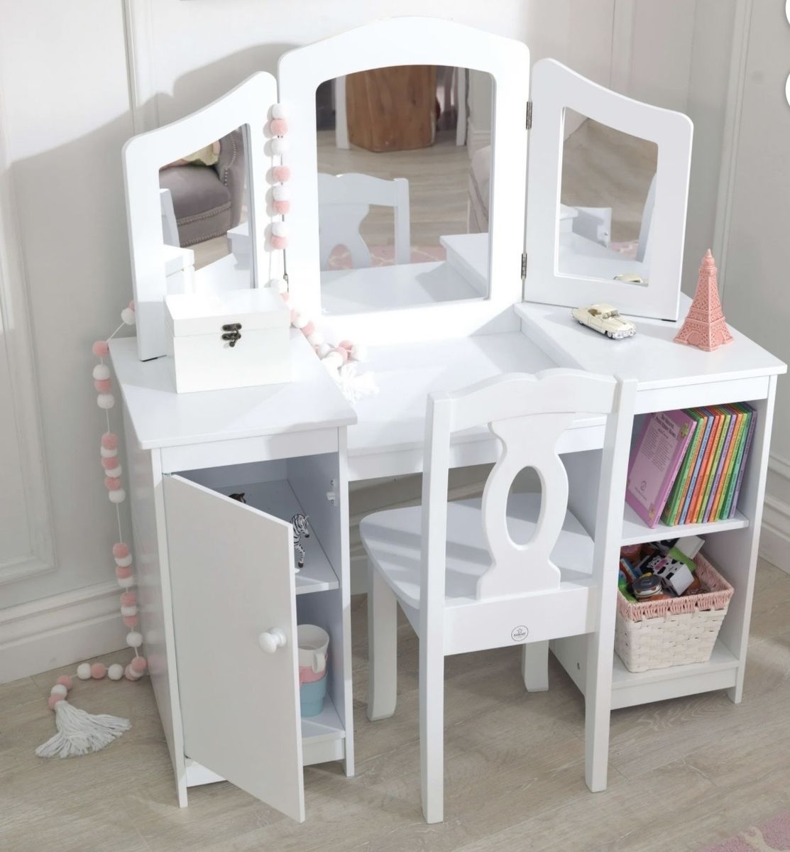 Kidcraft vanity table and chair set SO NICE!