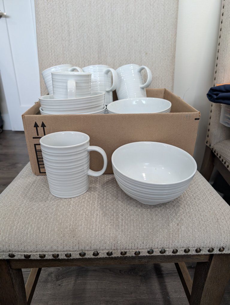 Better Home and Garden bowls/mugs