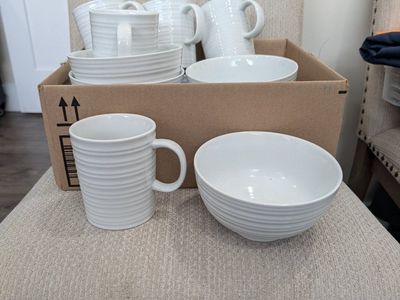 Better Home and Garden bowls/mugs