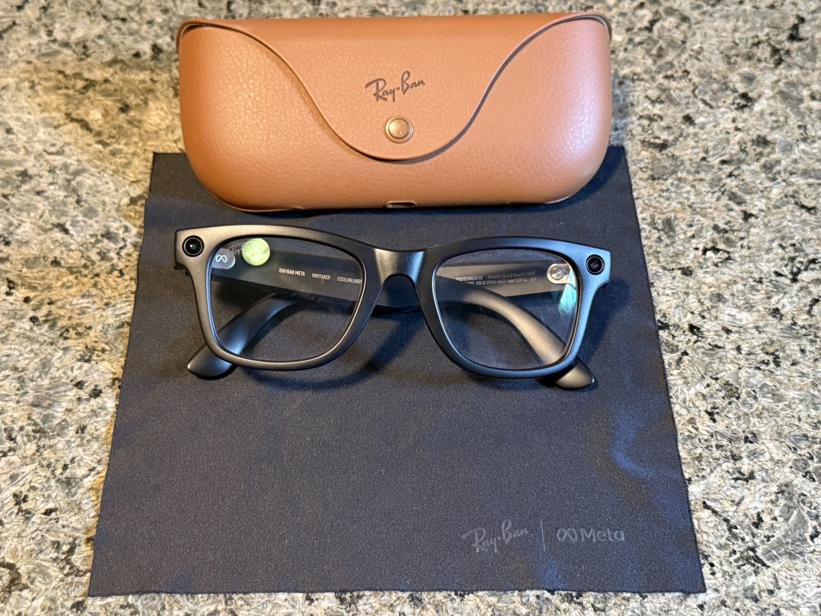 Ray-Ban Meta Wayfarer Gen 1 – Purple Transitions Lenses + Charging Case
