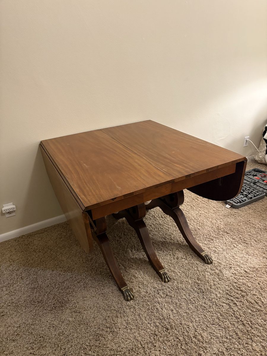 Drop leaf table