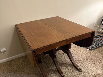 Drop leaf table