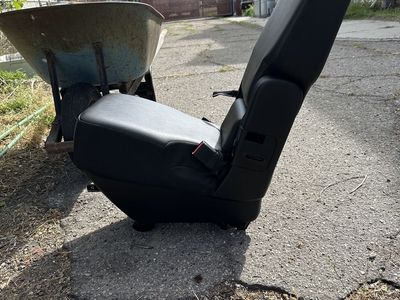 Brand new middle seat for a 2018 Chrysler Pacifica
