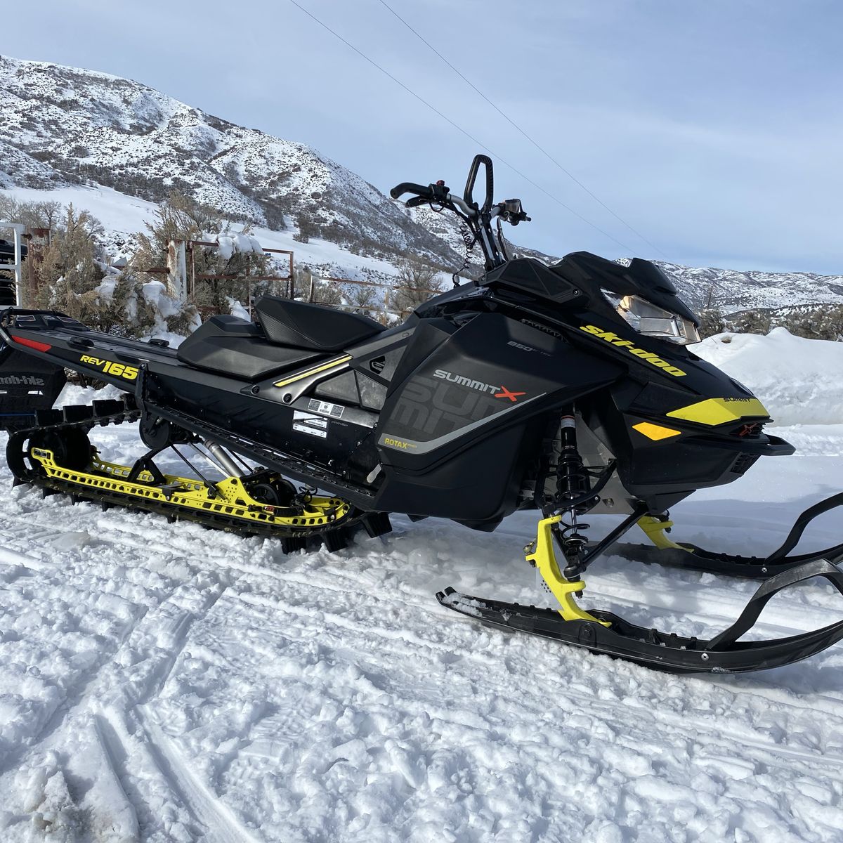 2017 Ski-Doo Summit X 850 - 165 track