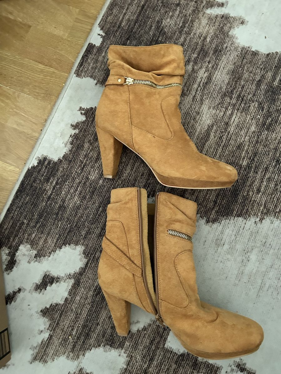 Women's Tan Suede Ankle Boots with Zipper Detail - Size 8 3.5” heels
