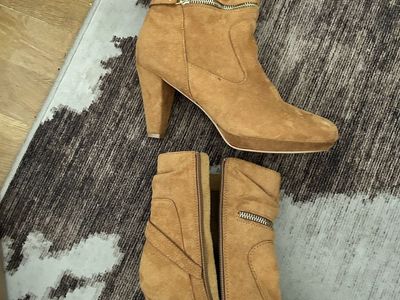 Women's Tan Suede Ankle Boots with Zipper Detail - Size 8 3.5” heels