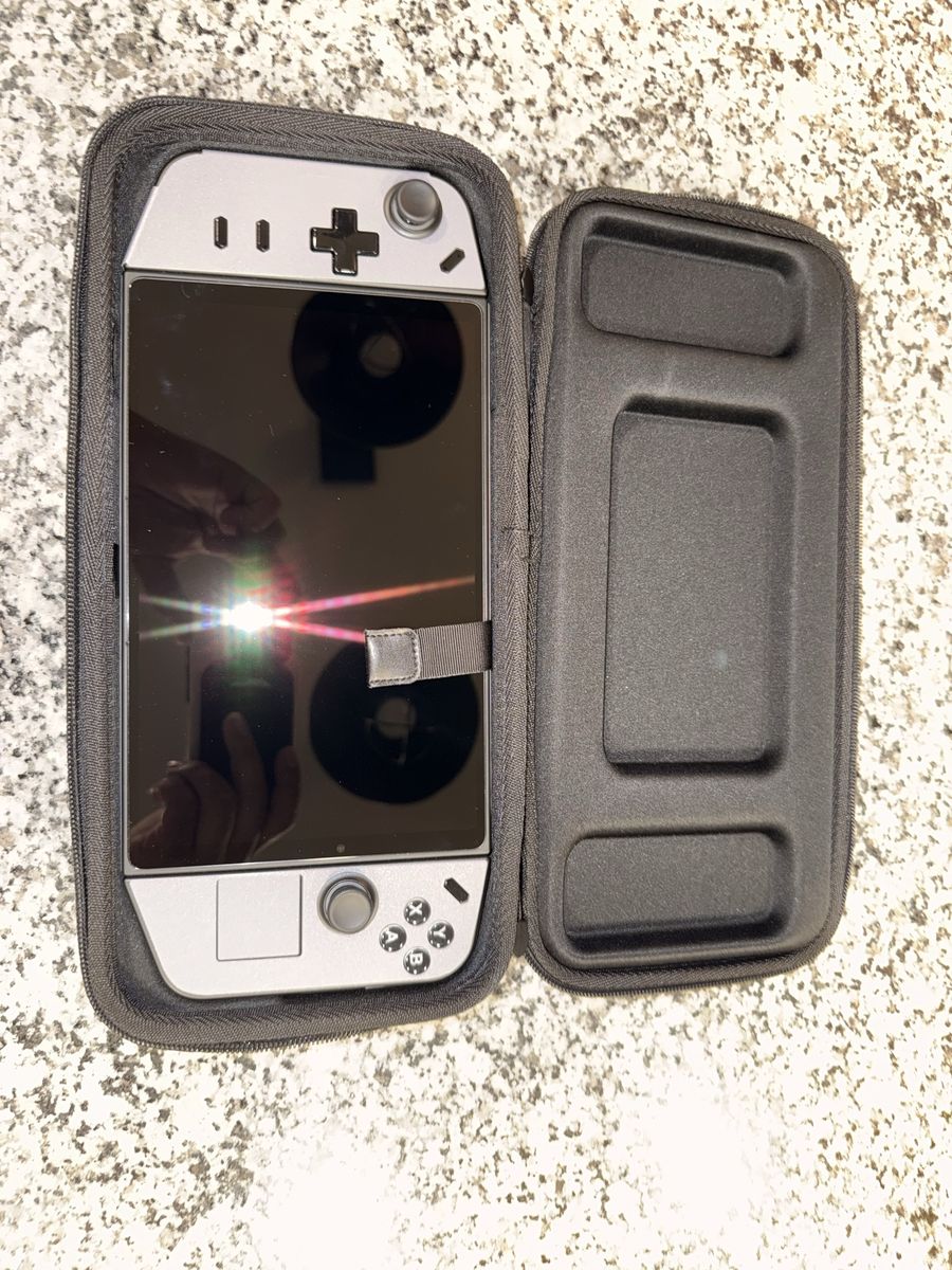 Lenovo Legion Go 8.8 Gaming Handheld AMD Ryzen Z1 Extreme 16GB 512GB SSD Windows
