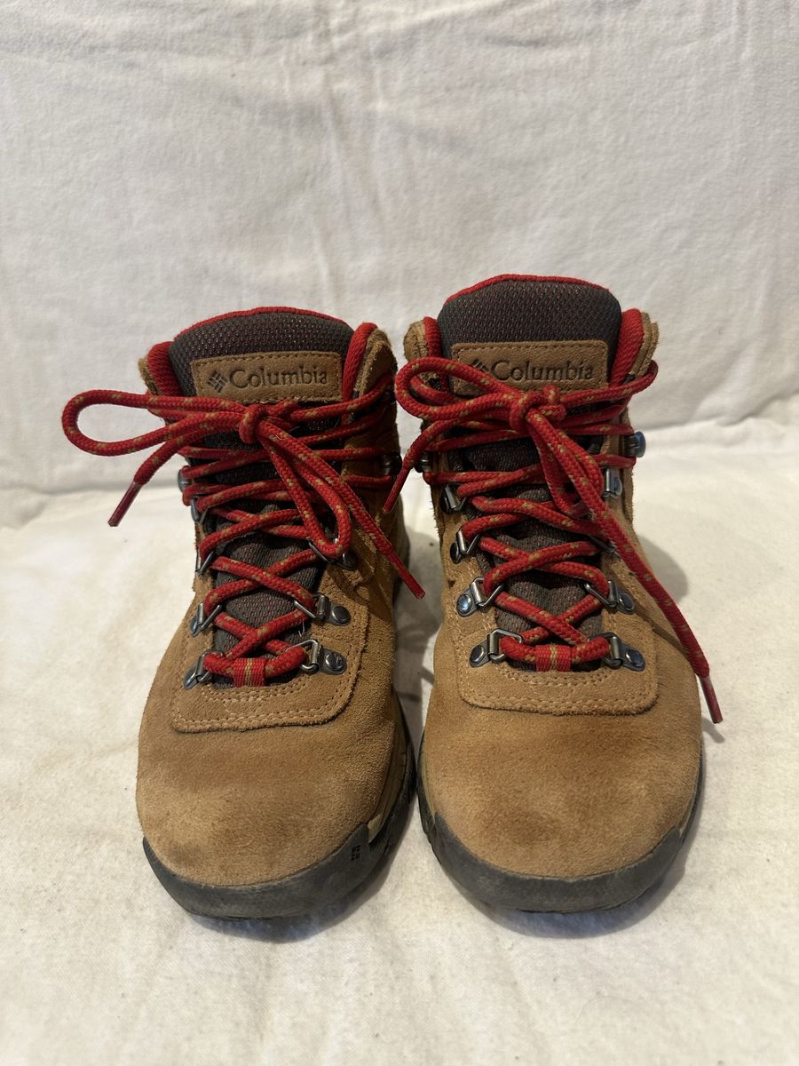 Columbia women’s size 5.5 brown waterproof hiking boots