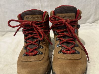 Columbia women’s size 5.5 brown waterproof hiking boots
