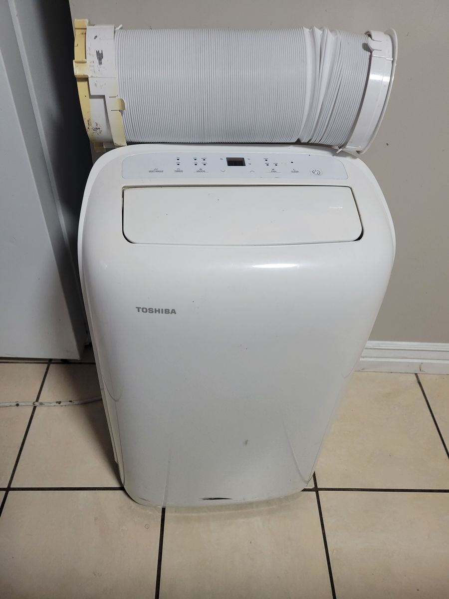 ​Like-New Portable AC Unit – Excellent Condition – Window Kit Included