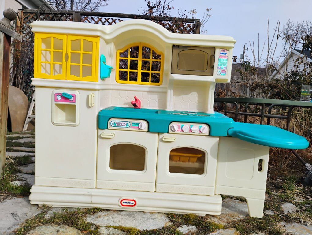 Vintage Little Tikes Country Kitchen playset toy