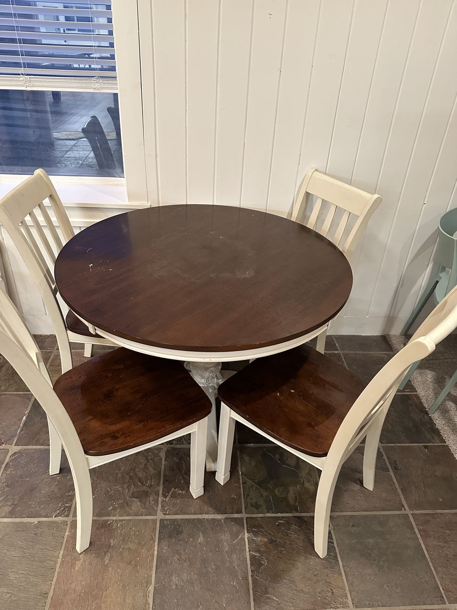 Round Dining Table Set with 4 Chairs