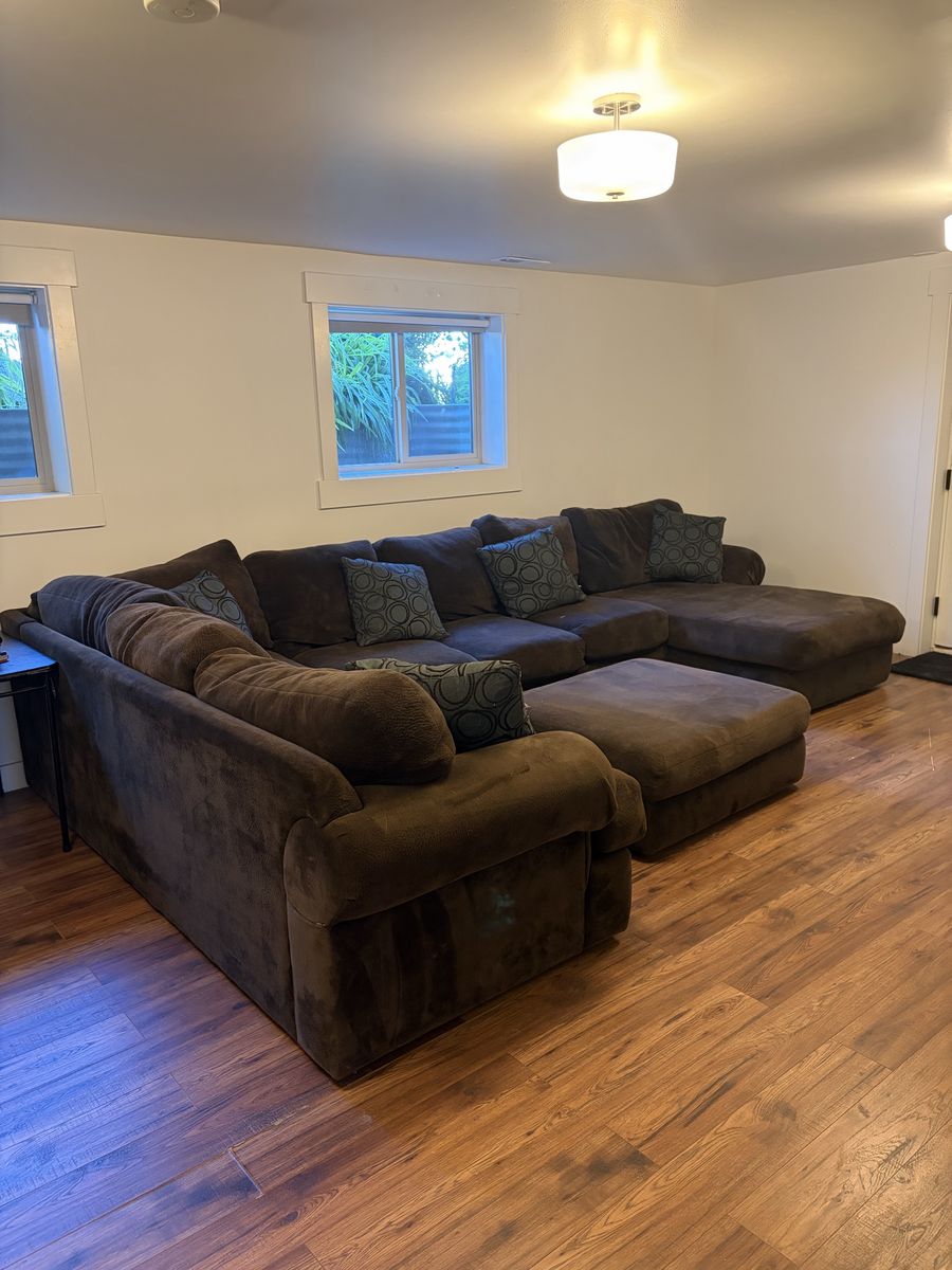 Large Brown Sectional Sofa with Chaise and Ottoman - Comfortable & Spacious Seating