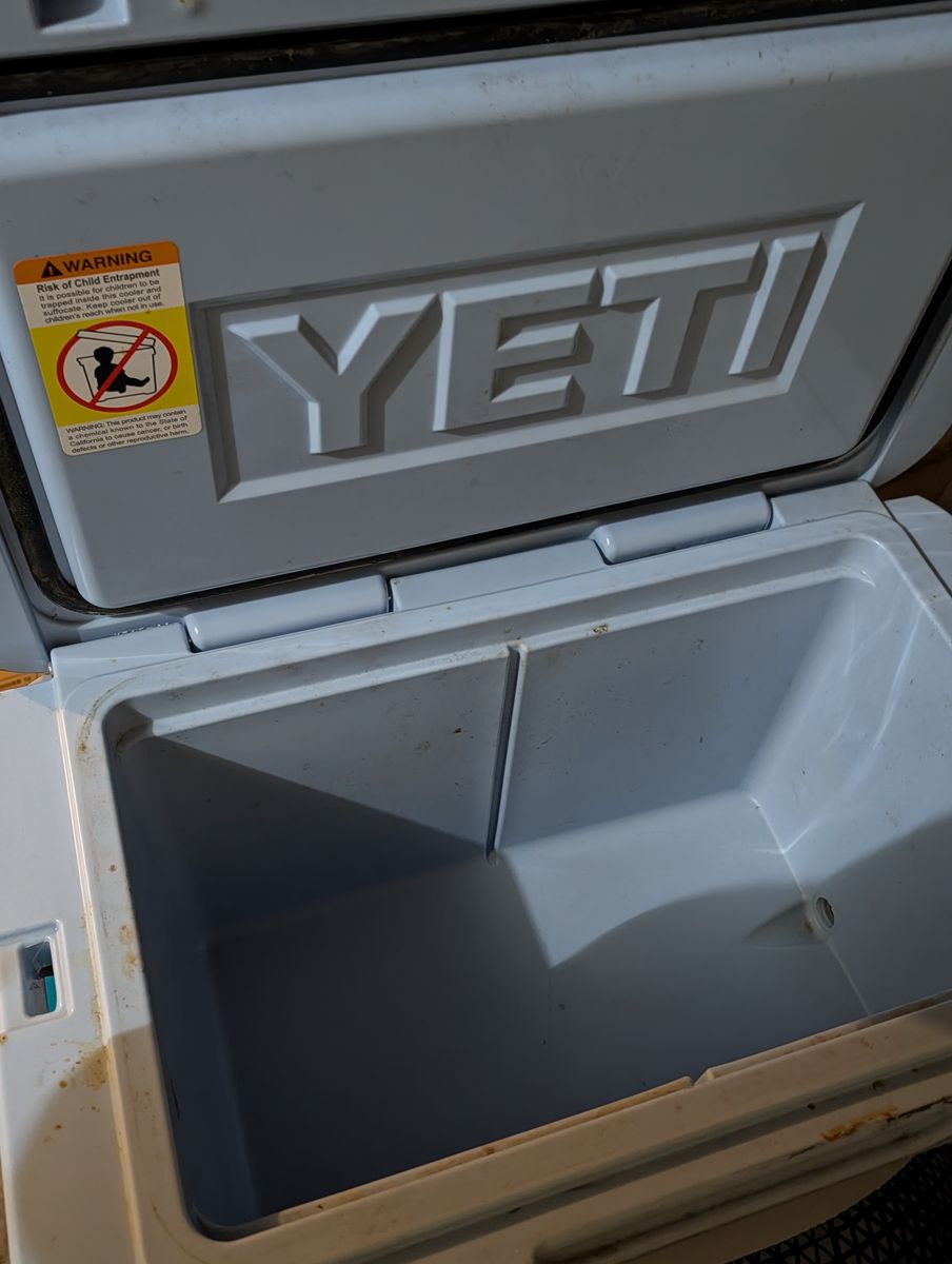 Yeti Sky blue 45 qt big sky blue cooler