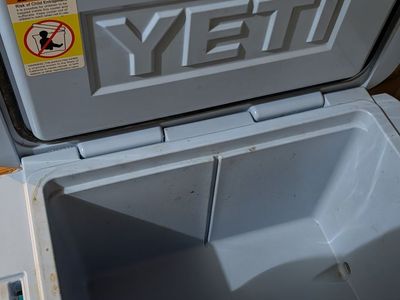 Yeti Sky blue 45 qt big sky blue cooler