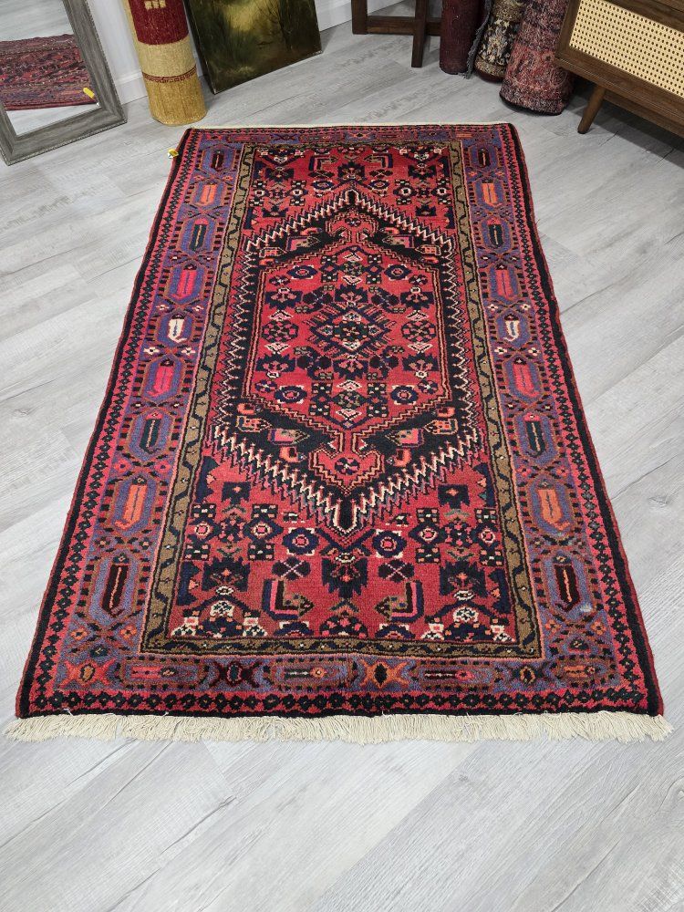 Authentic Handknotted Persian Rug, Hamedan