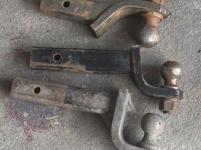 Set of 3 Assorted Used Trailer Hitch Ball Mounts with Balls