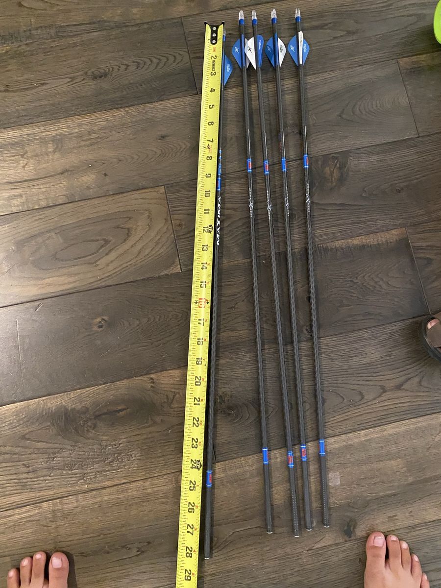 Carbon Express Maxima Blue Streak Arrows - 6 Pack, 28" Carbon Arrows with Blue Vanes