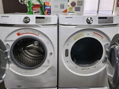 SAMSUNG FRONTLOAD WASHER AND ELECTRIC DRYER SET! W-PEDESTALS