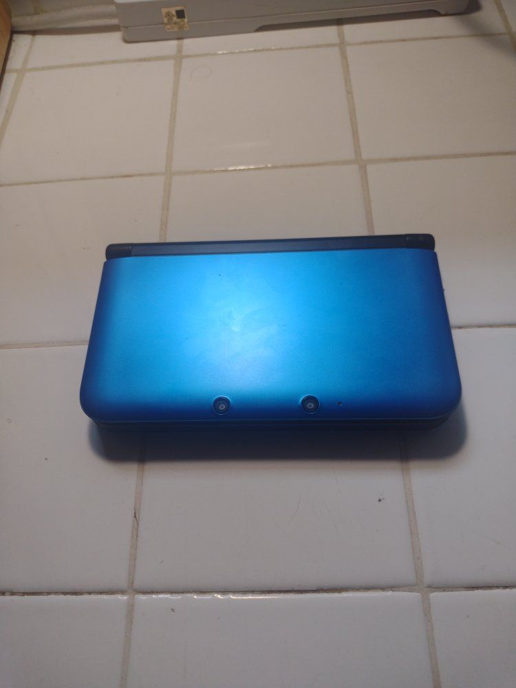 Blue Nintendo 3DS XL