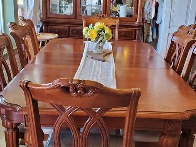 Beautiful Traditional Wood Dining Set: Table, 8 Chairs, & Matching Hutch - Excellent Condition