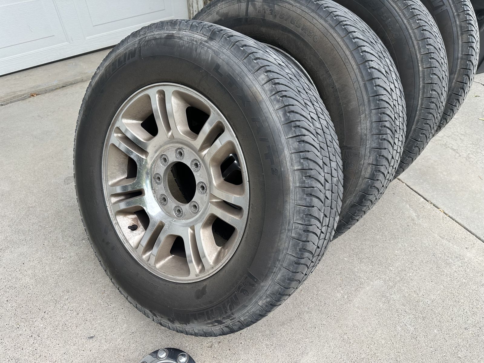 Ford F-350 King Ranch Rims & Tires LT275/65R20