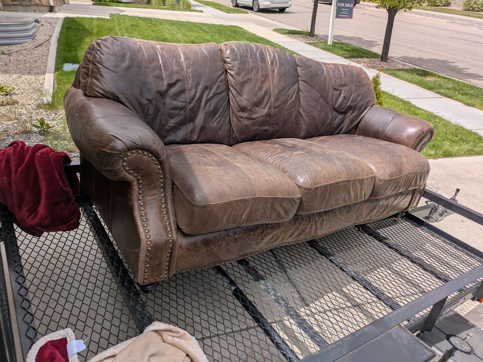 Free couch - pickup only - Lehi