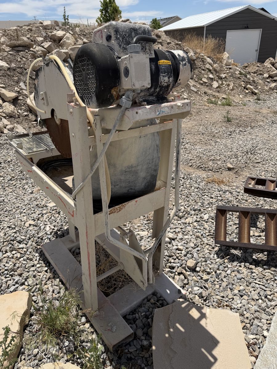 Main image 3