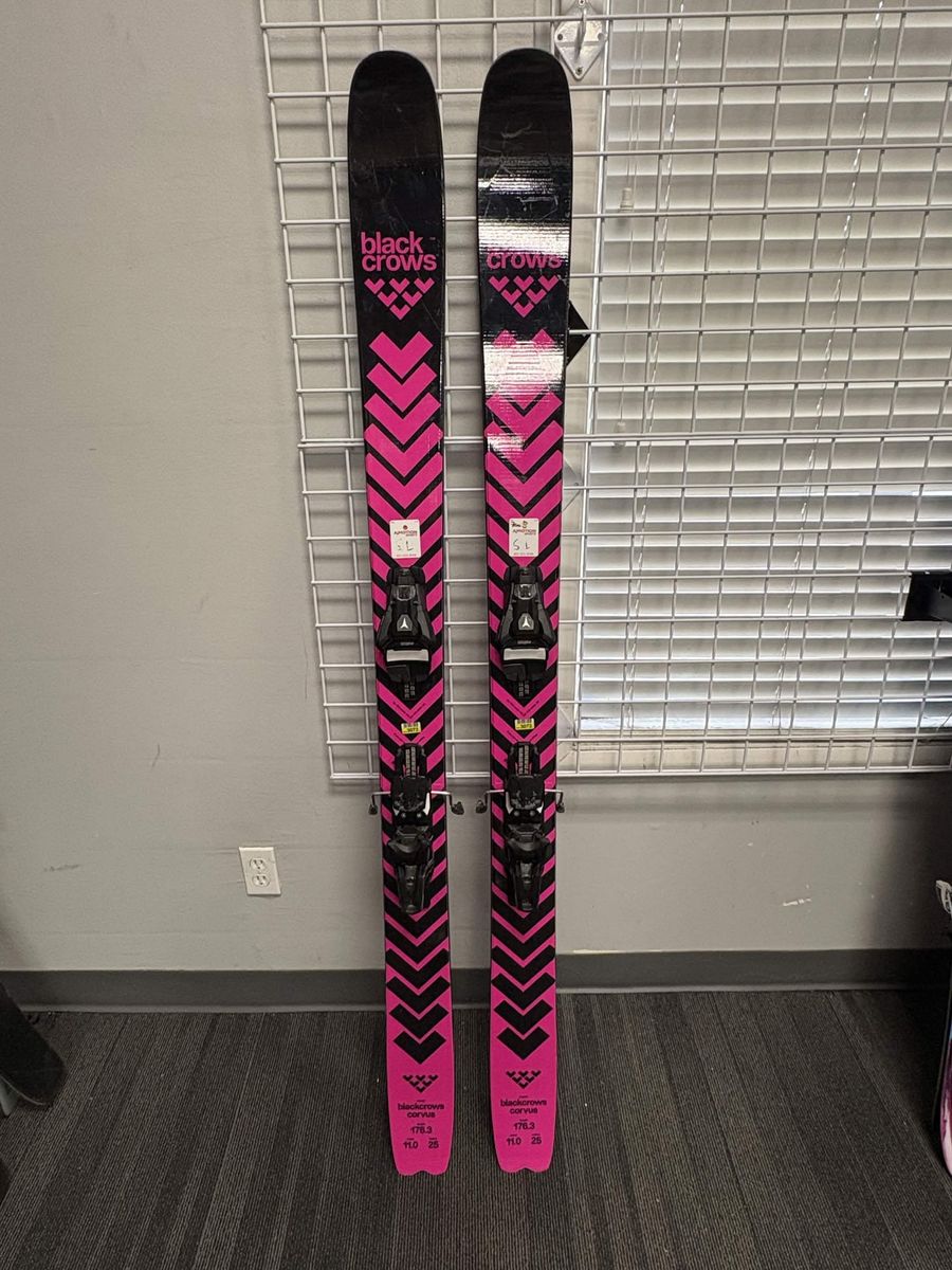 Black Crows Corvus 176cm Skis w/ Atomic Strive 13 GW Demo Binding - Lightly Used